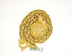CHANEL Gold-Plated Metal Chain & CC Logo Medallion Necklace (mq)