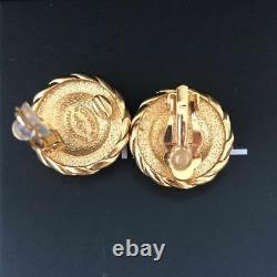 Authentique Signé Chanel Gold CC Round Clip On Signature Checkered Earrings Rare