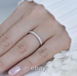 Bague d'éternité en or blanc plaqué 14 carats avec diamant simulé de taille ronde de 1,20 carats