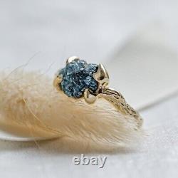 Bague de fiançailles alternative en diamant brut non coupé naturel bleu pour elle