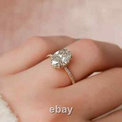 Bague de fiançailles en moissanite taille ovale 2 ct avec halo caché en plaqué or jaune 14k