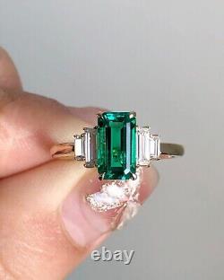 Bague de fiançailles solitaire en émeraude créée en laboratoire de 3 carats sur monture en or jaune plaqué 14 carats