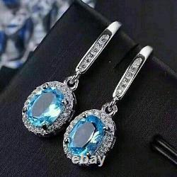 Boucle d'oreille pendante en forme de goutte époustouflante en topaze bleue simulée à taille ovale plaquée or blanc 14 carats