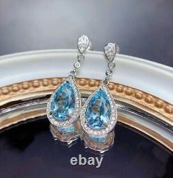 Boucle d'oreille pendantes pour femmes avec une pierre coupée en forme de poire en topaze bleue simulée plaquée or blanc 14 carats