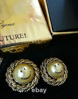 Boucles D’oreilles Moschino Bijoux Couture Rare Smiley Pearl Des Années 1980