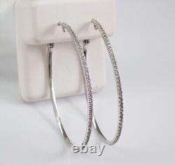 Boucles d'oreilles créoles de grande taille en or blanc plaqué 14 carats avec diamants simulés coupés en rond de 0,80 carats