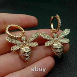 Boucles d'oreilles pendantes en forme d'abeille en Moissanite taille ronde de 4 carats, plaquées or jaune 14 carats.