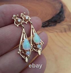 Boucles d'oreilles pendantes en opale de feu véritable, coupe poire de 2,50 carats, plaquées or jaune 14 carats