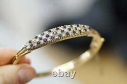Bracelet jonc en plaqué or jaune 14 carats avec saphir bleu simulé taillé en rond de 4,82 carats