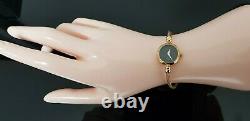 Gucci 2700l Gold Plated Ladies Watch Avec Cadran Noir Et Bracelet Bicolore