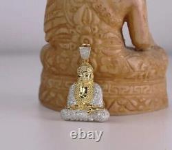 Pendentif Bouddha en cluster de moissanite taillée ronde de 1,70 carats, plaqué or jaune 14 carats