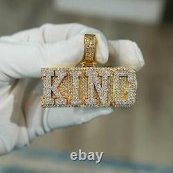Pendentif Charme Nom 'King' en Argent plaqué or jaune avec Moissanite taillée ronde de 3,0 Ct