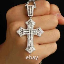 Pendentif croix en moissanite taillée en baguette en argent sterling 925 plaqué or blanc 14 carats