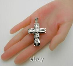 Pendentif croix pour hommes en diamant simulé taillé rond, plaqué or blanc 14 carats