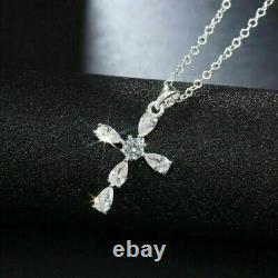 Pendentif de Noël en croix religieuse avec diamant simulé en forme de poire, plaqué or blanc 14 carats