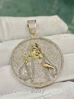 Pendentif de charme Jésus en moissanite réelle taillée en rond de 3 ct plaqué or jaune 14 carats