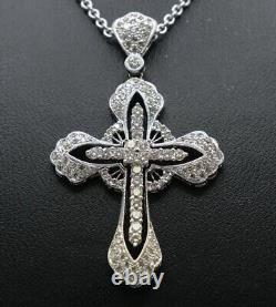 Pendentif en croix époustouflant avec diamant simulé taille ronde en plaqué or blanc 14K