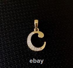 Pendentif en or jaune 14 carats avec diamant simulé de coupe ronde de 1 carat en forme de lettre 'C'