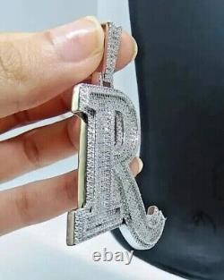 Pendentif personnalisé en or blanc 14 carats avec lettre 'R' en moissanite taillée ronde de 4.20 carats