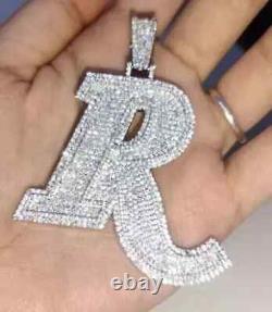 Pendentif personnalisé en or blanc plaqué 14 carats avec lettre 'R' en moissanite taillée ronde de 4,20 carats