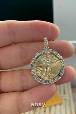 Pendentif pièce de monnaie Lady Liberty en diamant simulé taille ronde 2Ct plaqué or jaune 14K