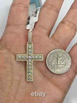 Pendentif pour homme en croix en argent plaqué or jaune avec Moissanite véritable taillée en rond de 1,70 ct