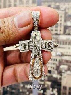 Pendentif religieux croix Jésus pour homme en moissanite ronde de 2 carats, plaqué or jaune 14 carats