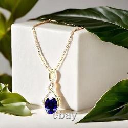 Pendentif torsadé en plaqué or jaune 14 carats avec une pierre simulée en saphir bleu ovale de 2 carats